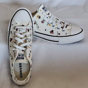 NIB -EMBROIDERED Converse Chuck Taylor All Star Unisex- M 6.5/W 8.5
